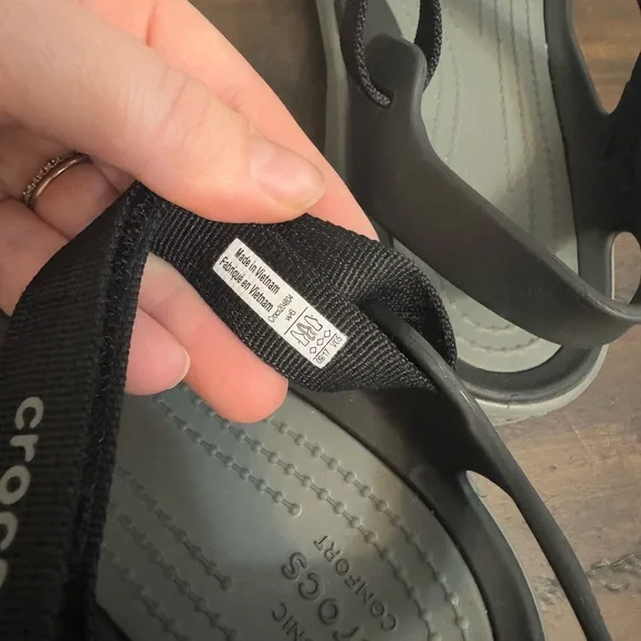 Crocs Black Swiftwater Webbing Sandals Women's size 6 - Picture 7 of 9